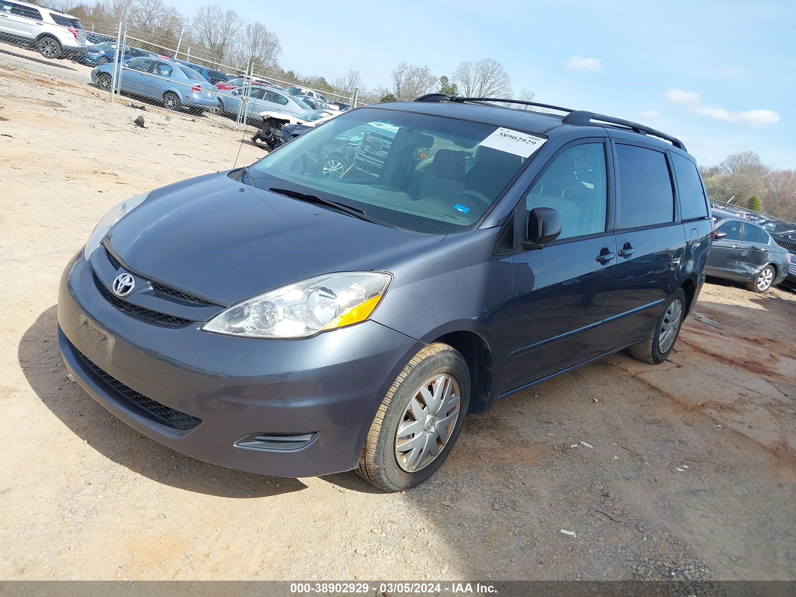 Photo 1 VIN: 5TDZK23CX8S166053 - TOYOTA SIENNA 