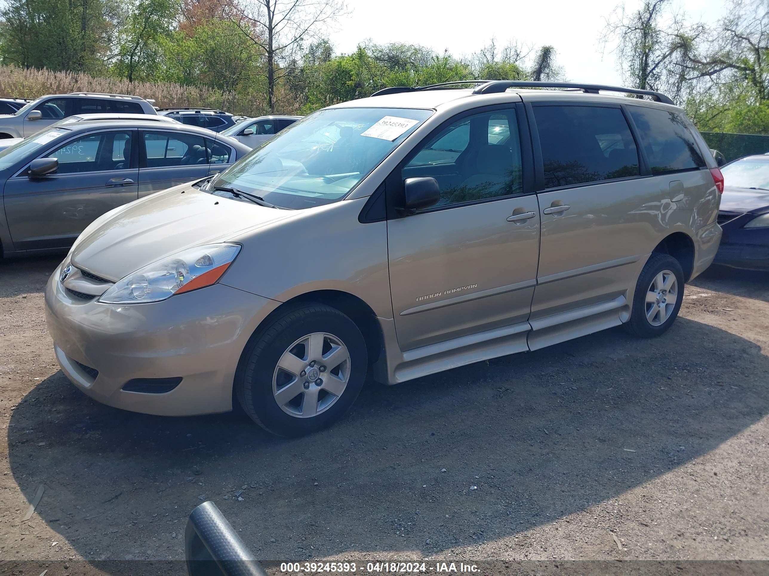 Photo 1 VIN: 5TDZK23CX8S182351 - TOYOTA SIENNA 