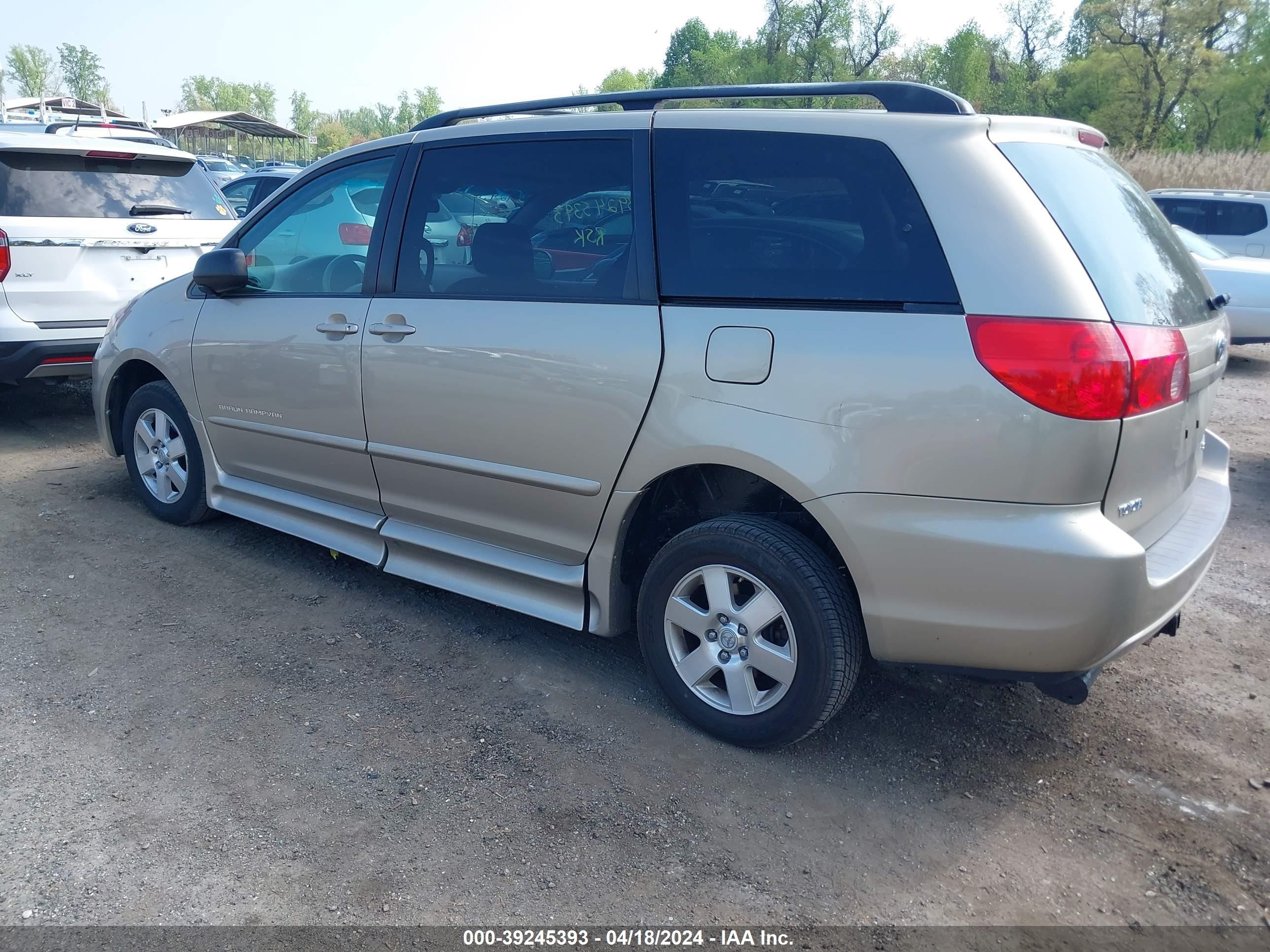 Photo 2 VIN: 5TDZK23CX8S182351 - TOYOTA SIENNA 