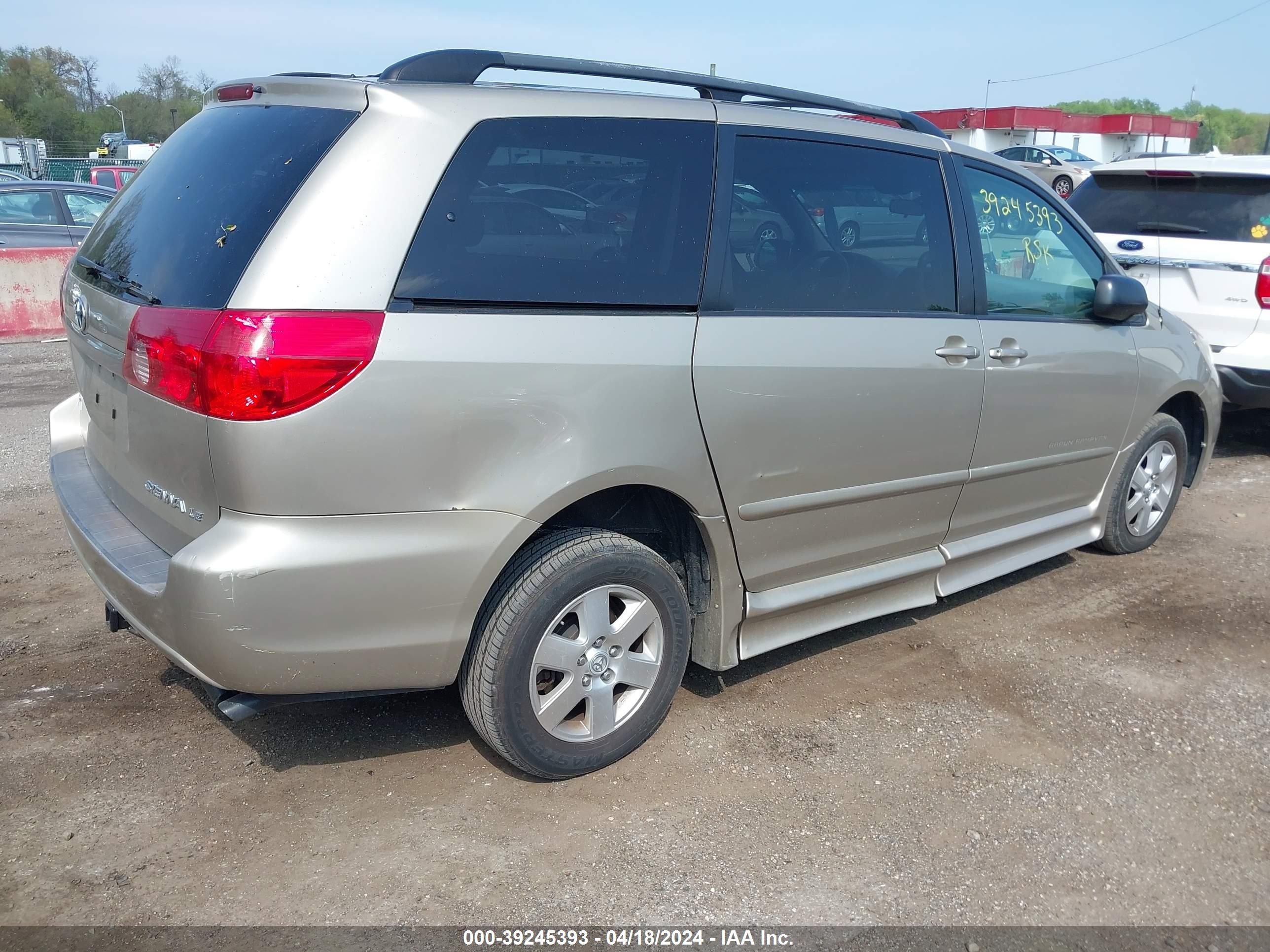 Photo 3 VIN: 5TDZK23CX8S182351 - TOYOTA SIENNA 