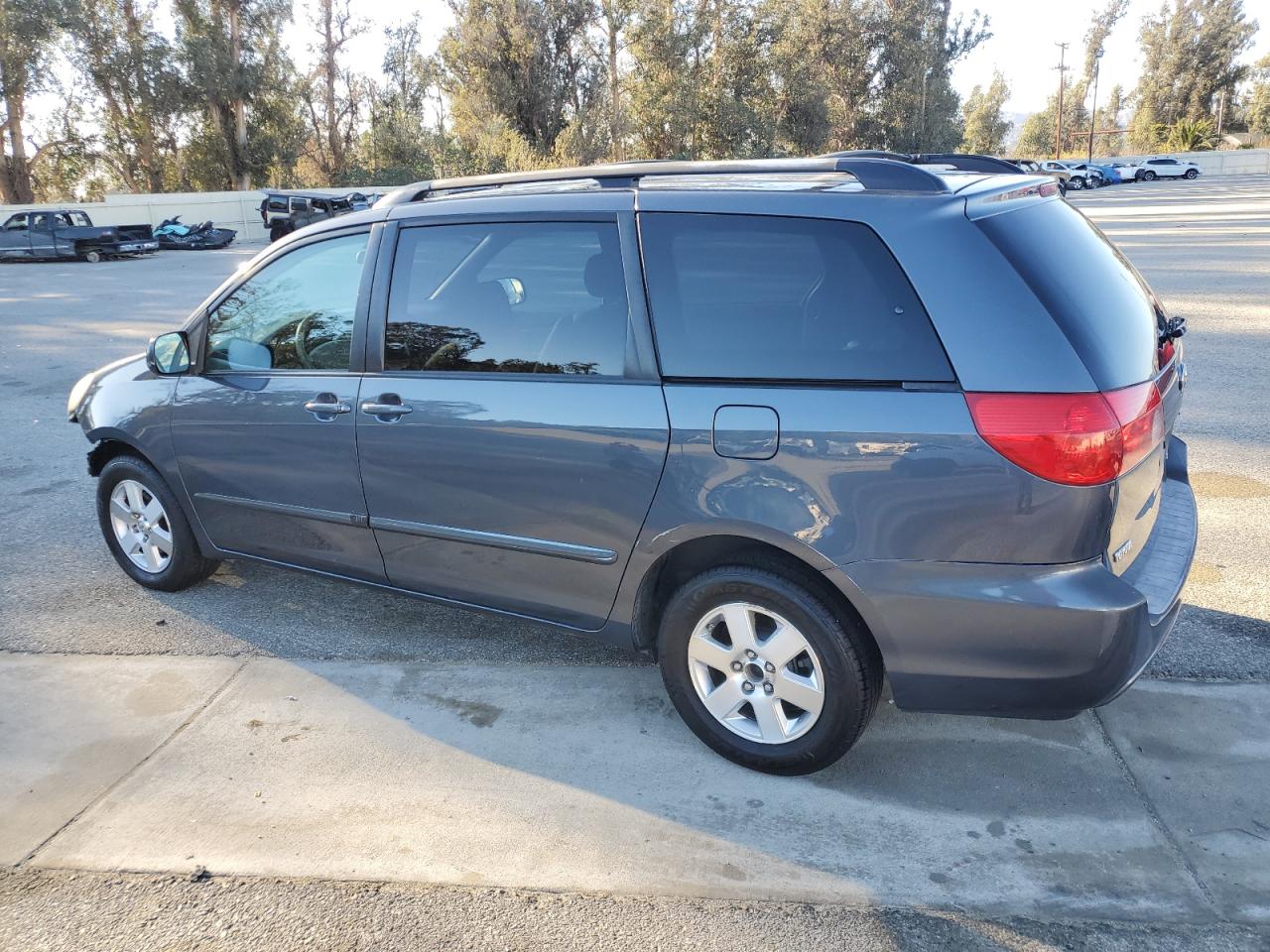 Photo 1 VIN: 5TDZK23CX8S183788 - TOYOTA SIENNA 