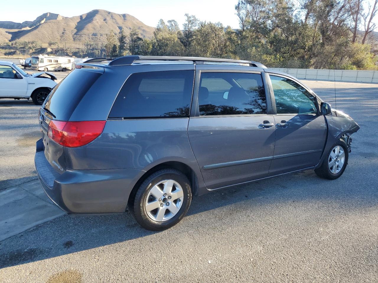 Photo 2 VIN: 5TDZK23CX8S183788 - TOYOTA SIENNA 