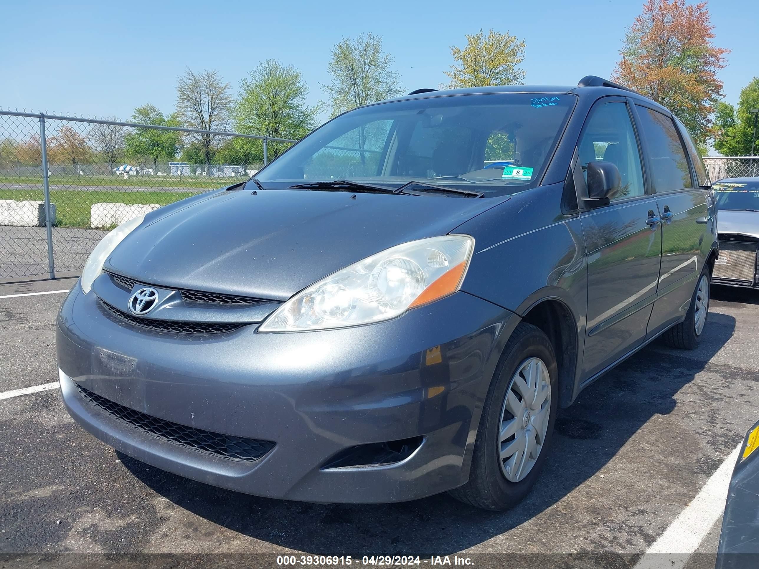 Photo 1 VIN: 5TDZK23CX8S207474 - TOYOTA SIENNA 