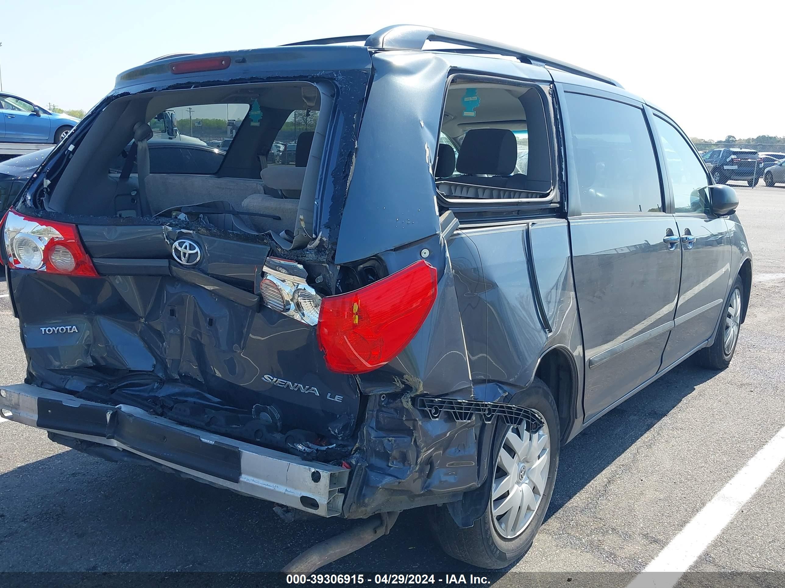 Photo 3 VIN: 5TDZK23CX8S207474 - TOYOTA SIENNA 