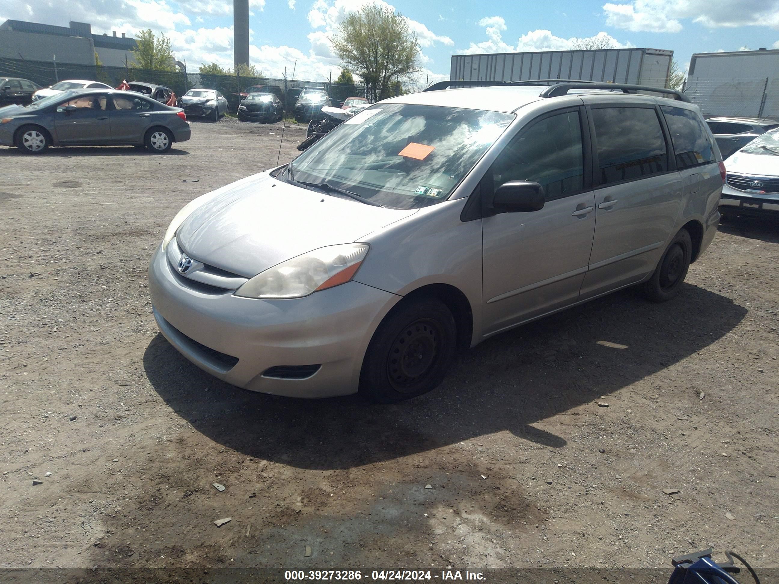 Photo 1 VIN: 5TDZK23CX9S278014 - TOYOTA SIENNA 