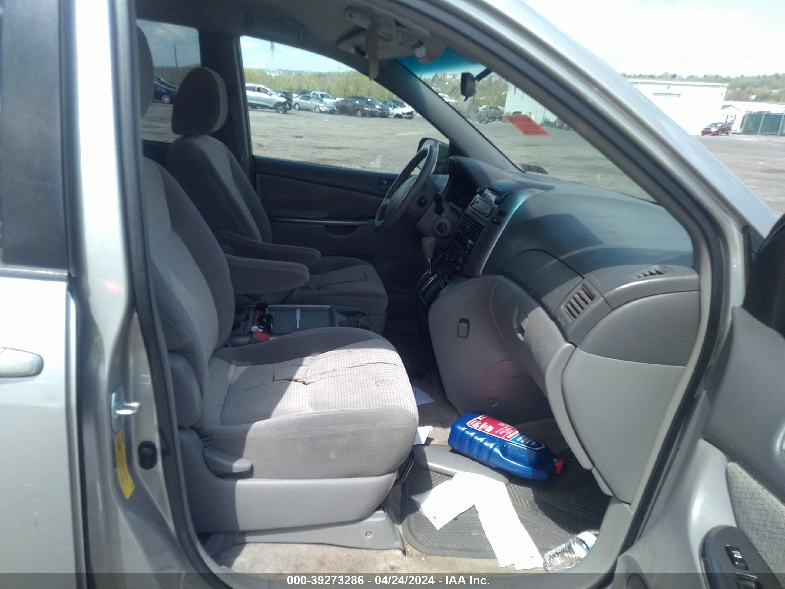 Photo 4 VIN: 5TDZK23CX9S278014 - TOYOTA SIENNA 