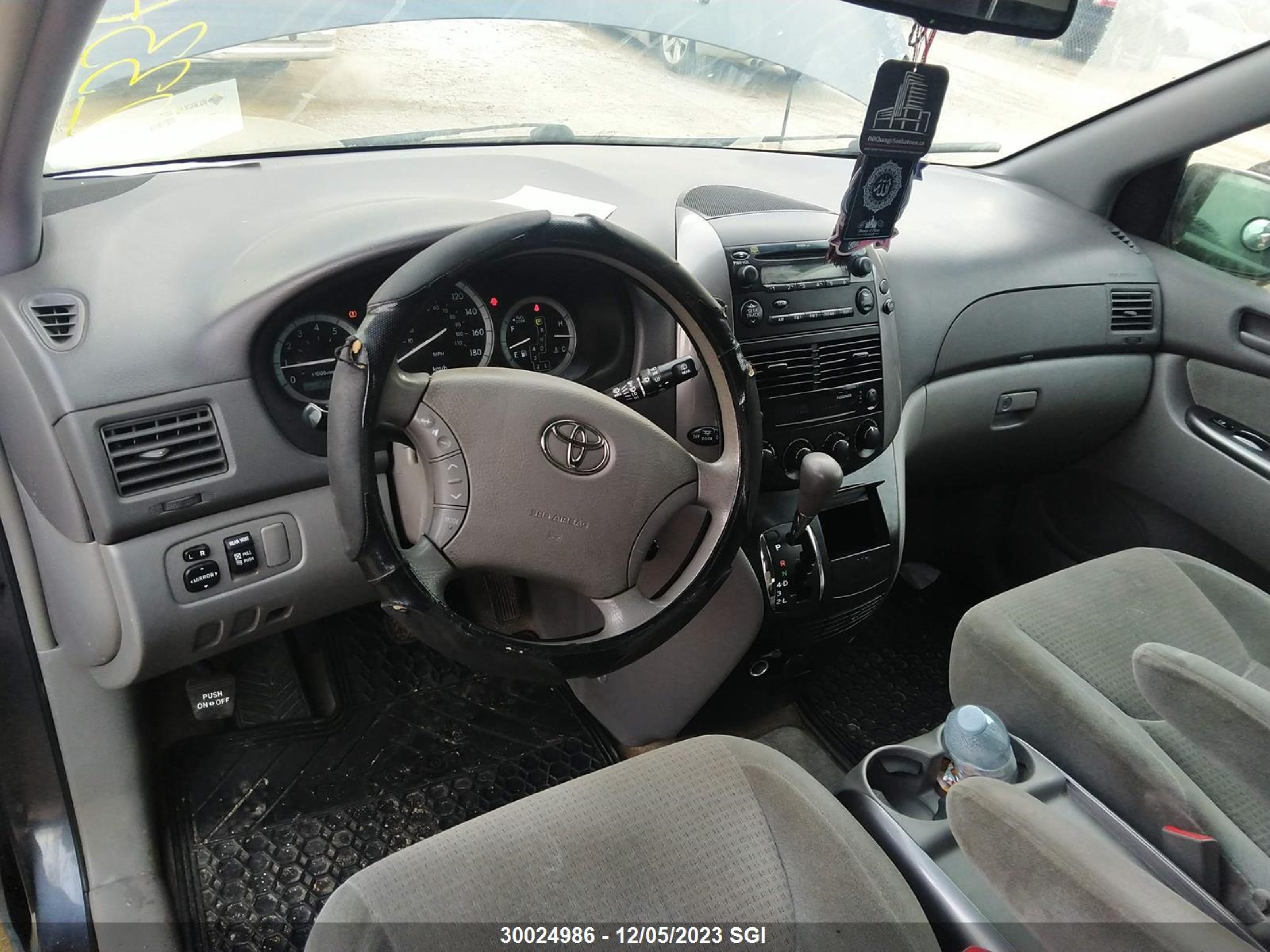 Photo 4 VIN: 5TDZK29C09S233610 - TOYOTA SIENNA 