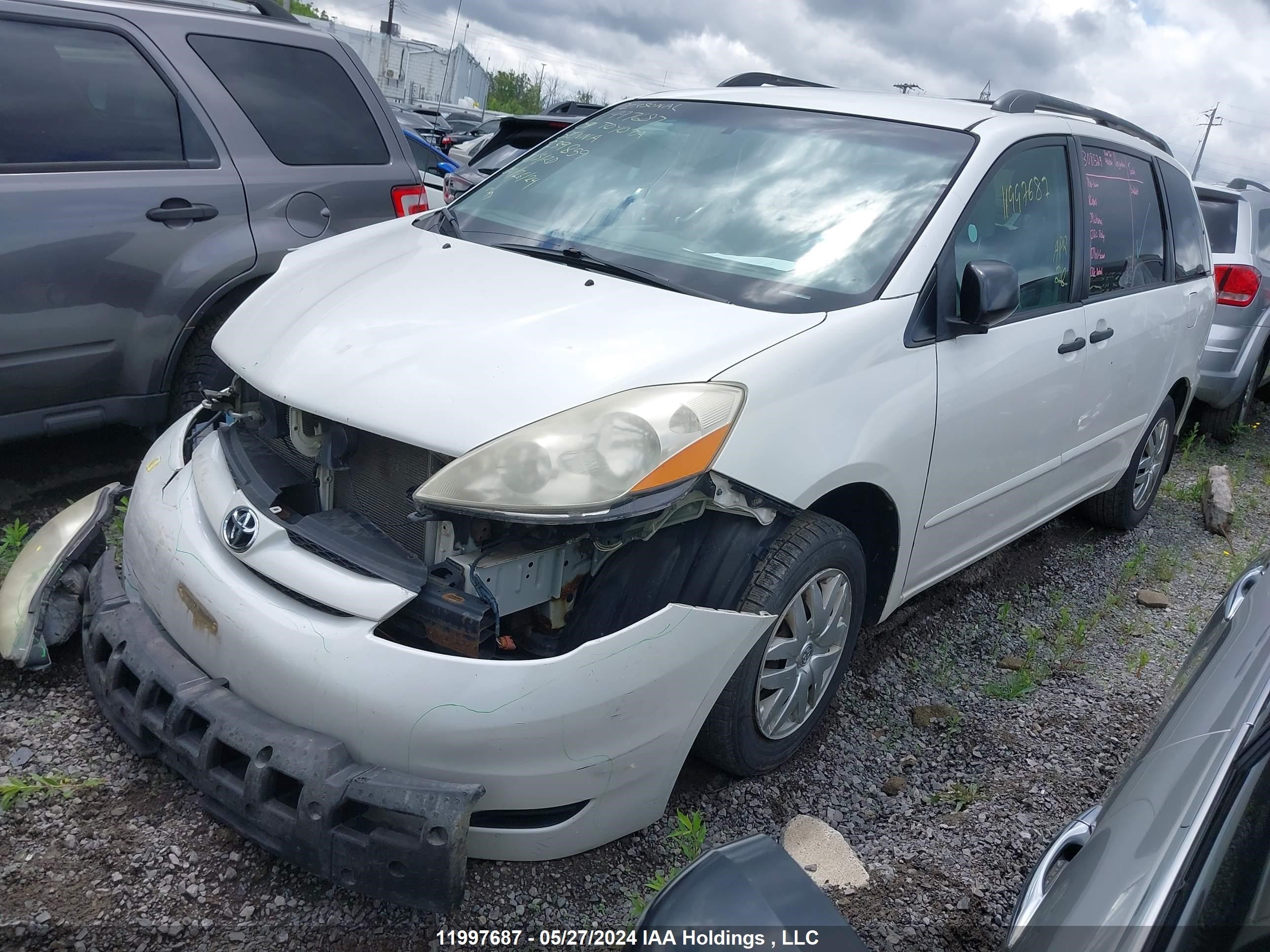 Photo 1 VIN: 5TDZK29C29S239859 - TOYOTA SIENNA 