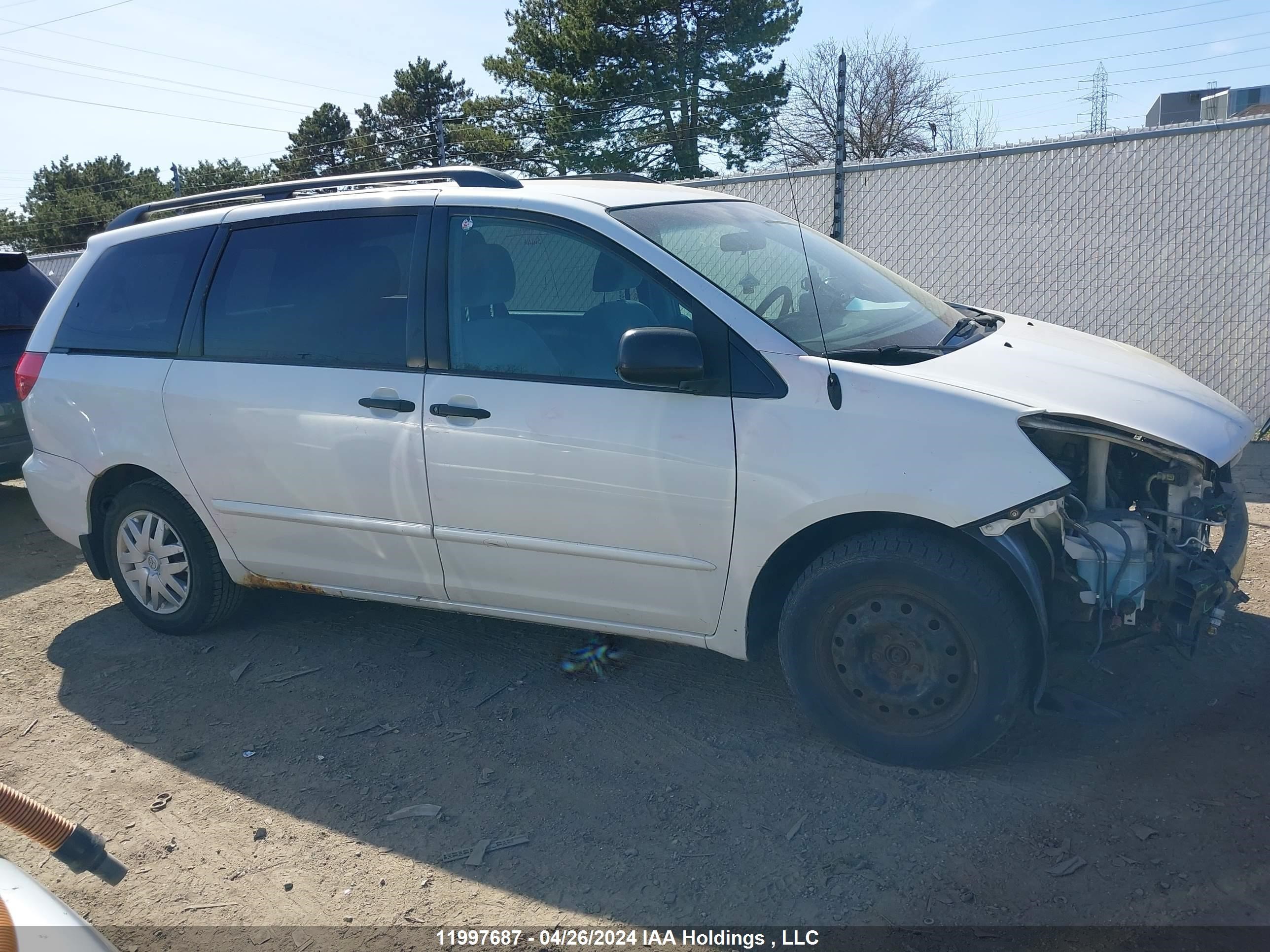 Photo 12 VIN: 5TDZK29C29S239859 - TOYOTA SIENNA 