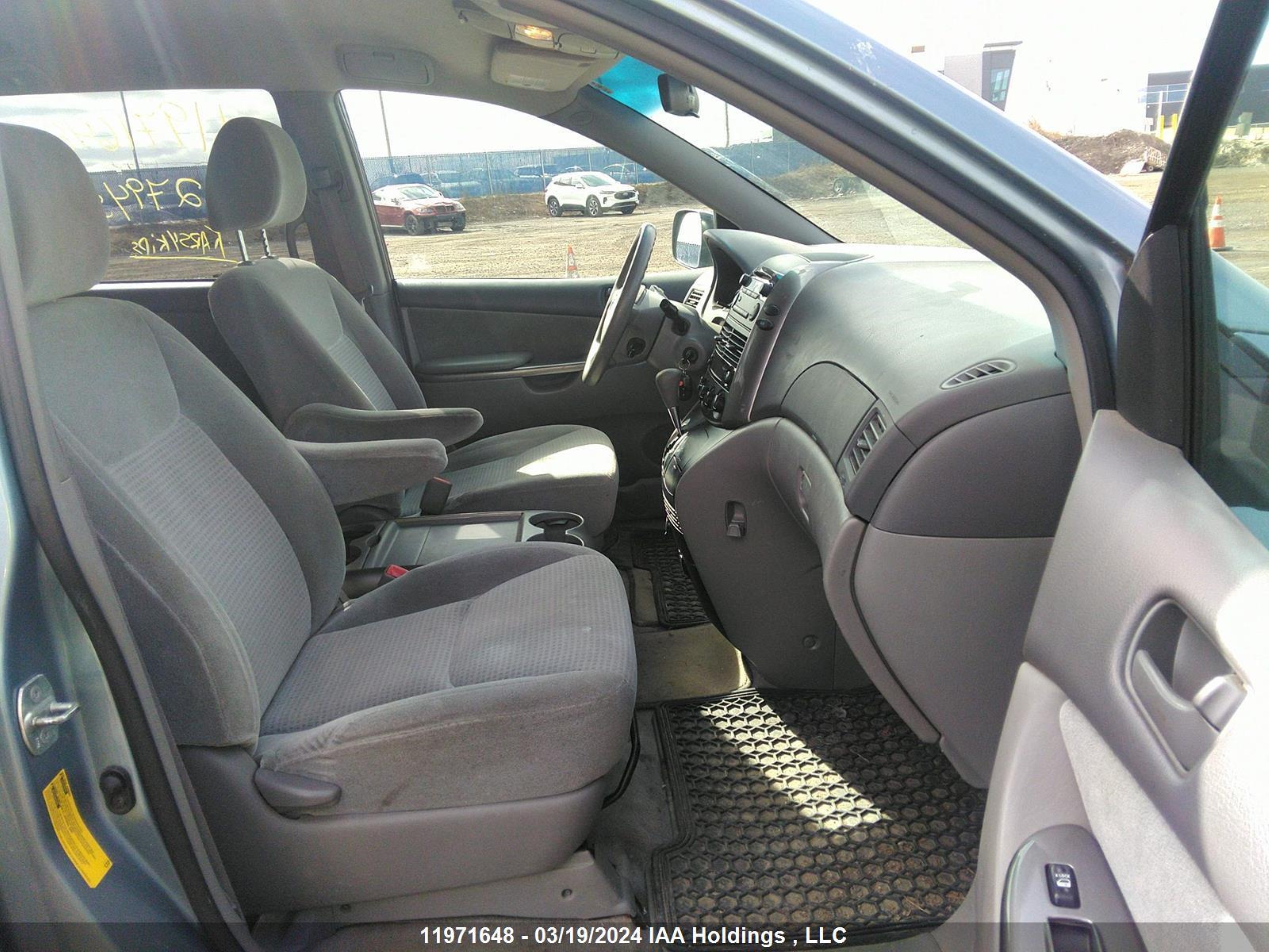 Photo 4 VIN: 5TDZK29C39S279450 - TOYOTA SIENNA 