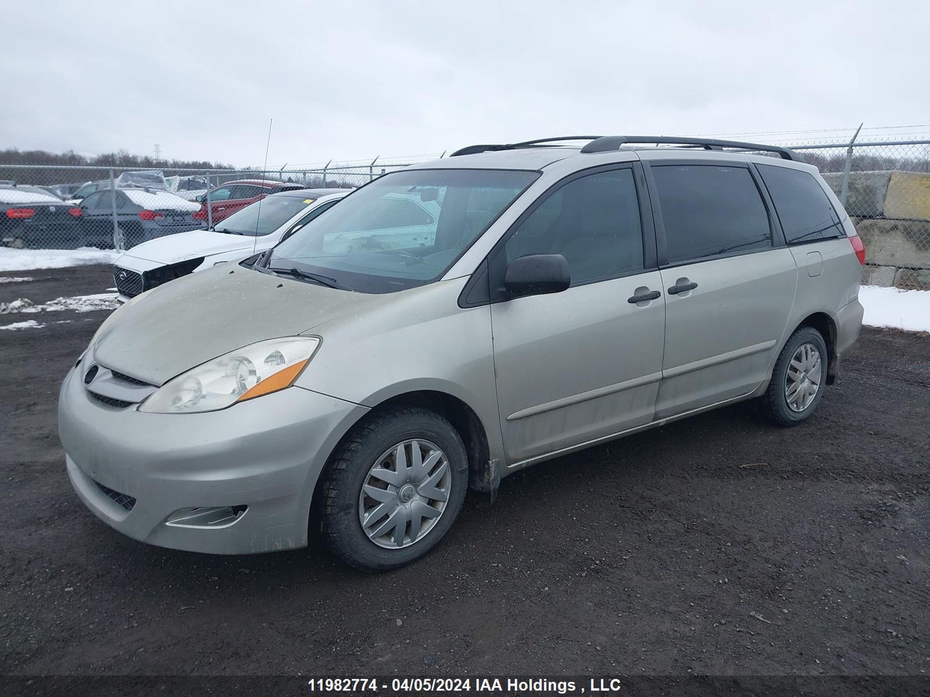 Photo 1 VIN: 5TDZK29C77S027181 - TOYOTA SIENNA 