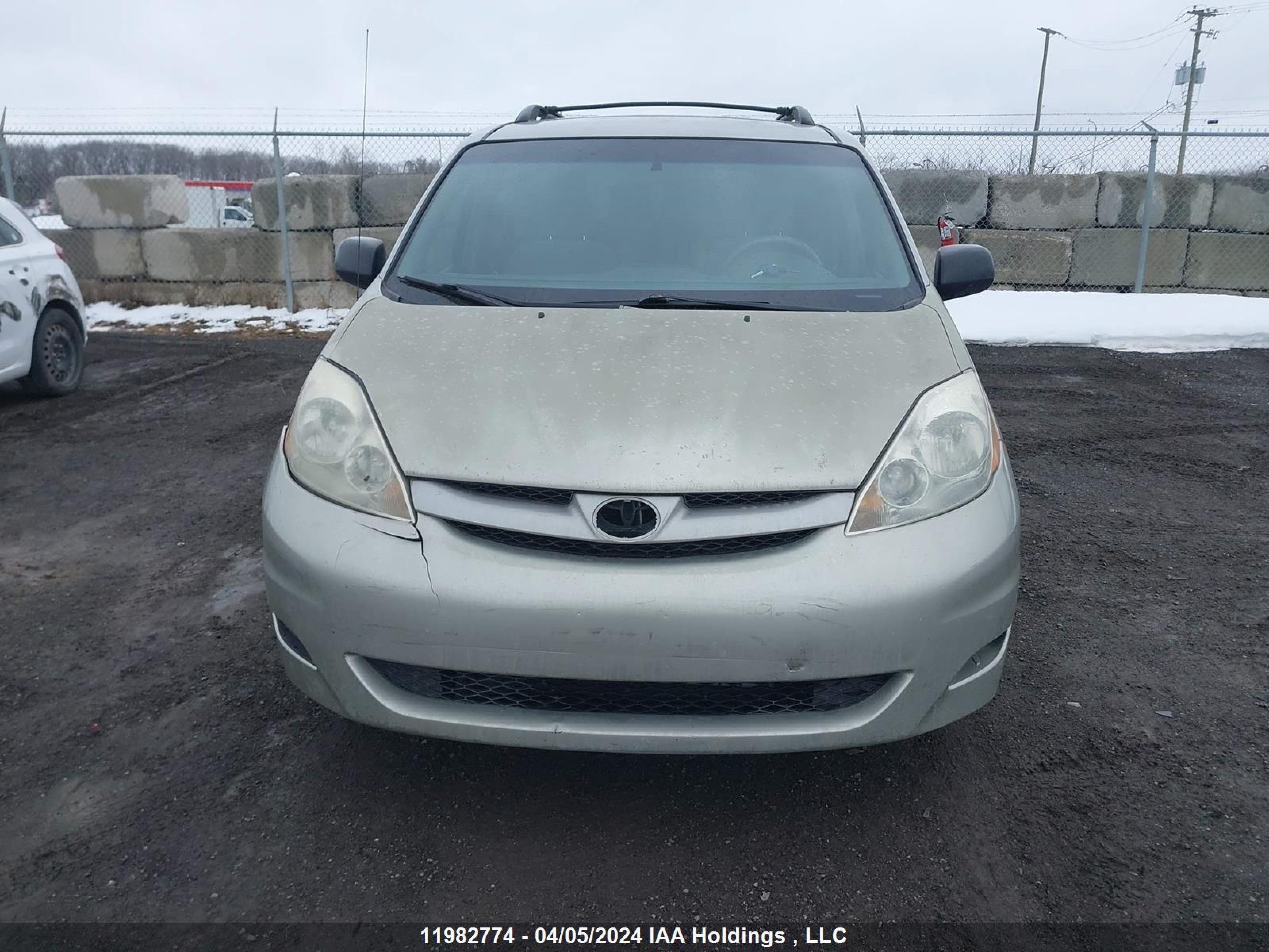 Photo 11 VIN: 5TDZK29C77S027181 - TOYOTA SIENNA 