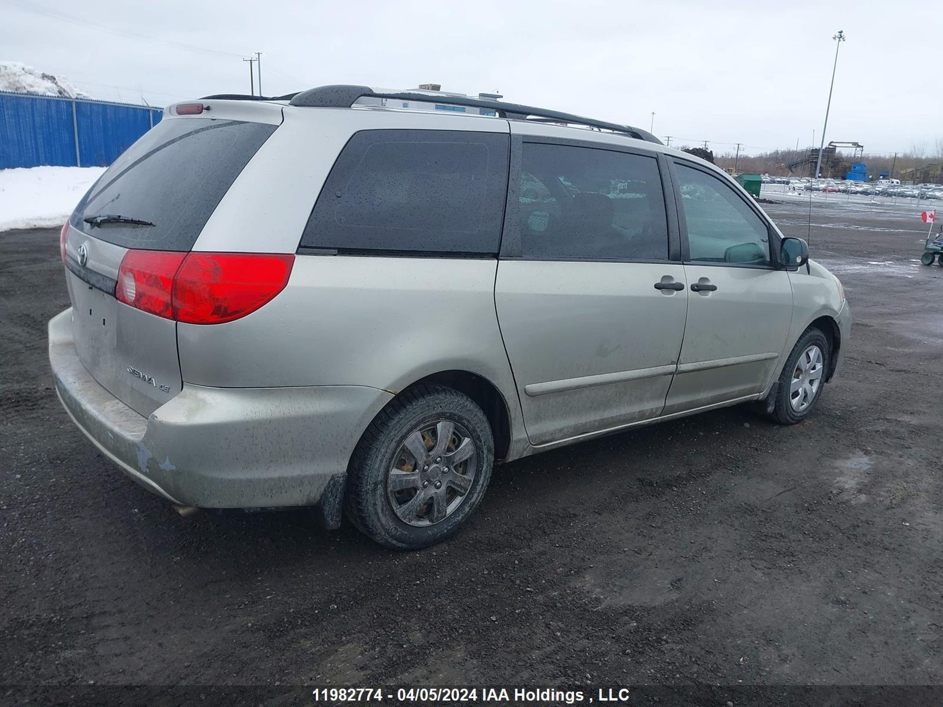 Photo 3 VIN: 5TDZK29C77S027181 - TOYOTA SIENNA 