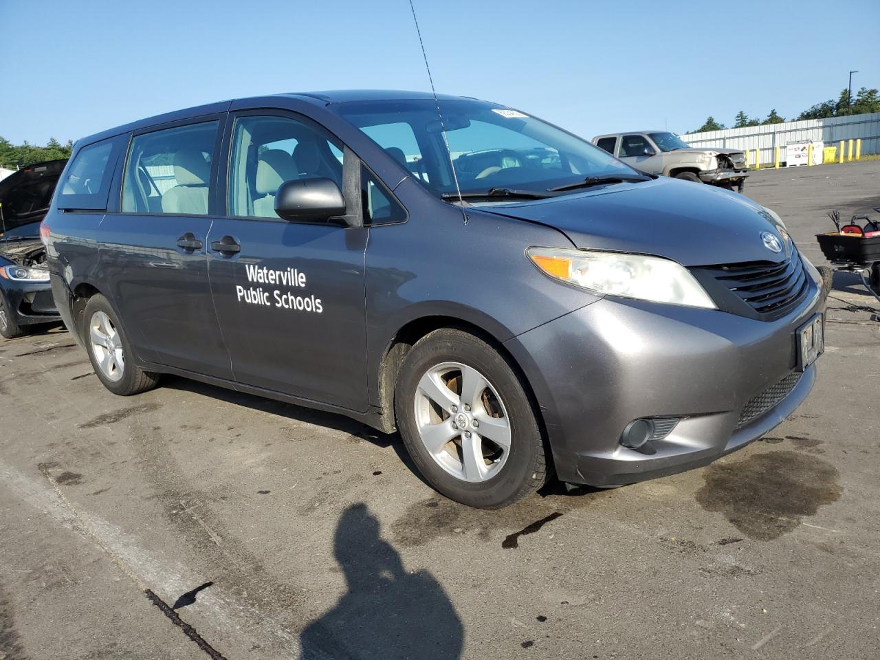 Photo 3 VIN: 5TDZK3DC0BS080052 - TOYOTA SIENNA 