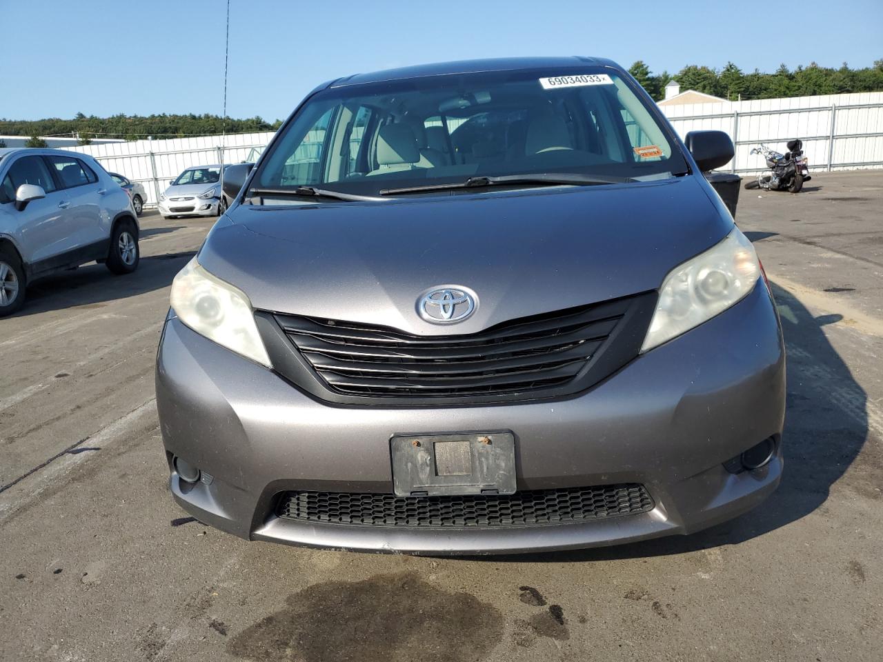 Photo 4 VIN: 5TDZK3DC0BS080052 - TOYOTA SIENNA 