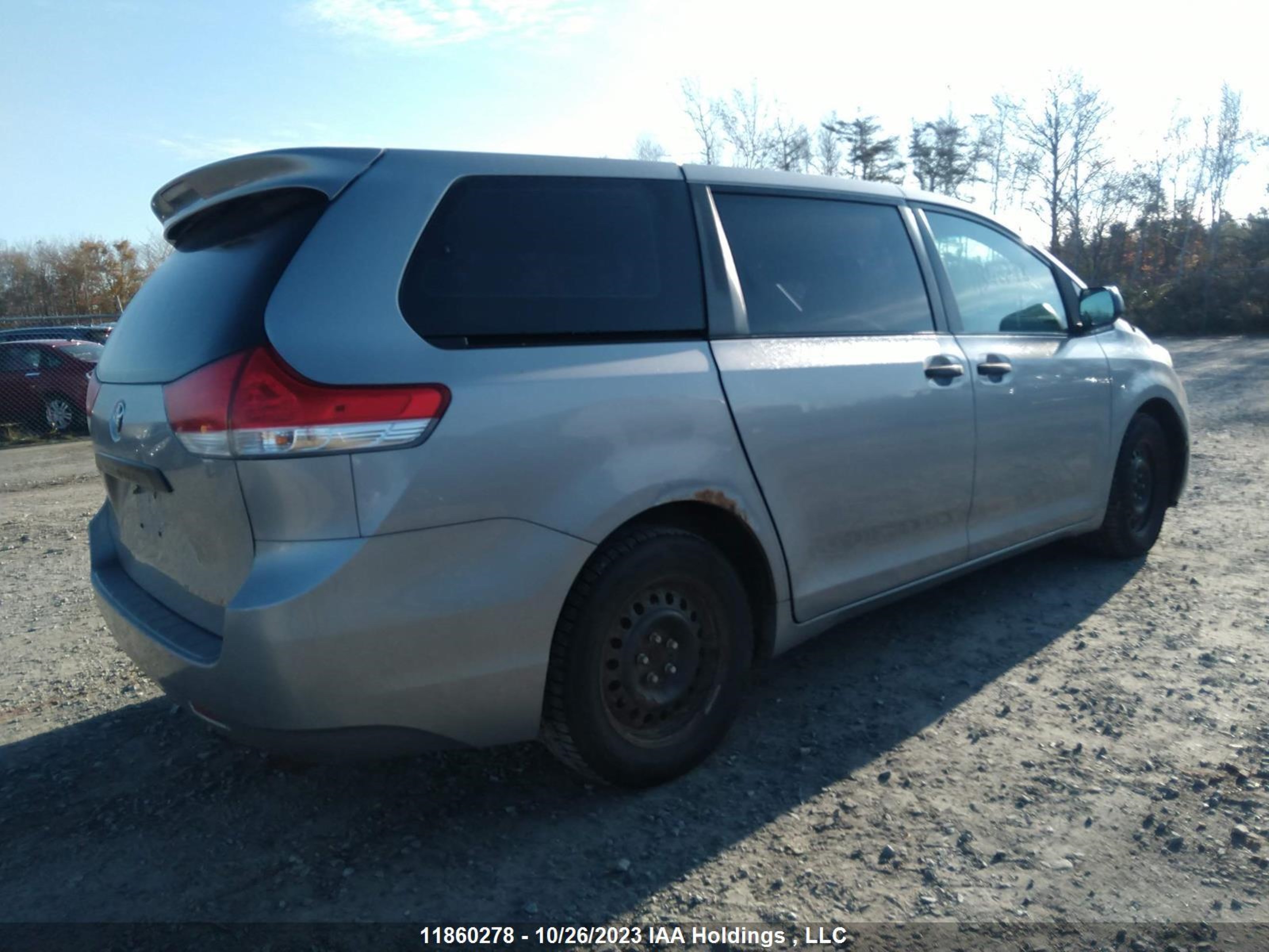 Photo 3 VIN: 5TDZK3DC0BS100462 - TOYOTA SIENNA 