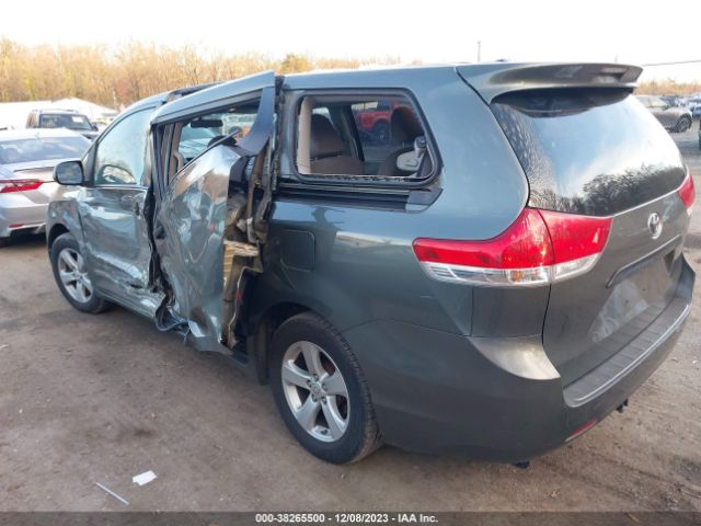 Photo 2 VIN: 5TDZK3DC0CS182954 - TOYOTA SIENNA 