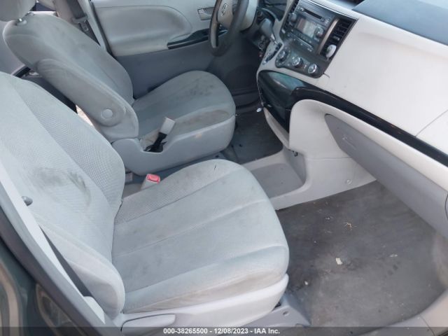 Photo 4 VIN: 5TDZK3DC0CS182954 - TOYOTA SIENNA 