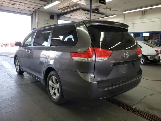 Photo 2 VIN: 5TDZK3DC0CS248645 - TOYOTA SIENNA 