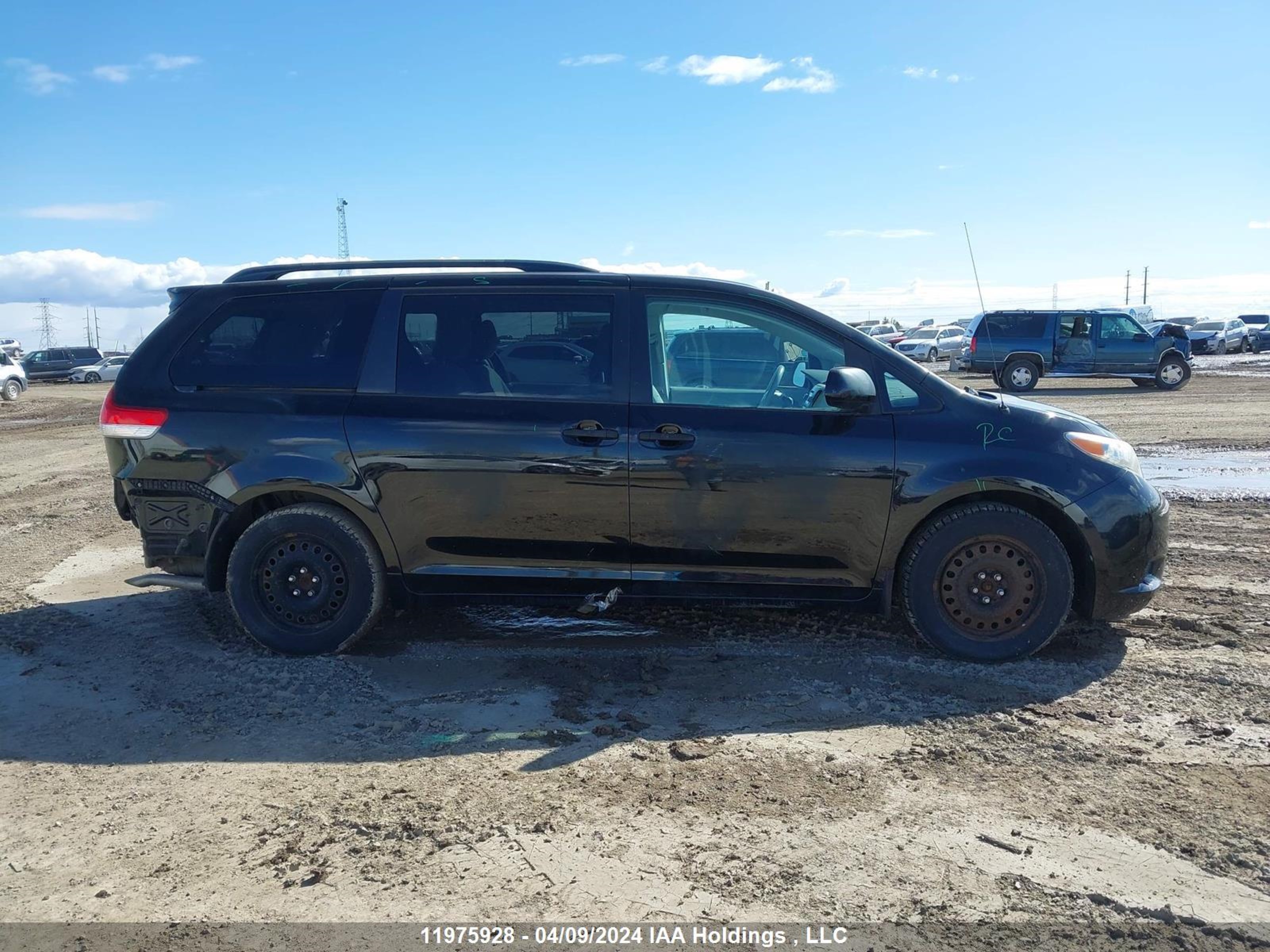 Photo 13 VIN: 5TDZK3DC0ES469276 - TOYOTA SIENNA 