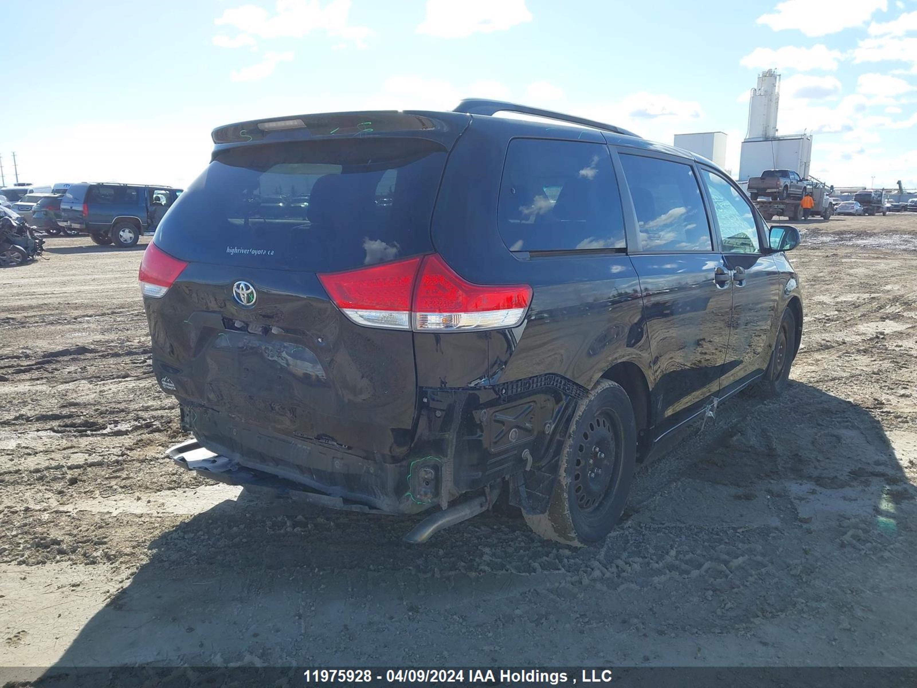 Photo 3 VIN: 5TDZK3DC0ES469276 - TOYOTA SIENNA 