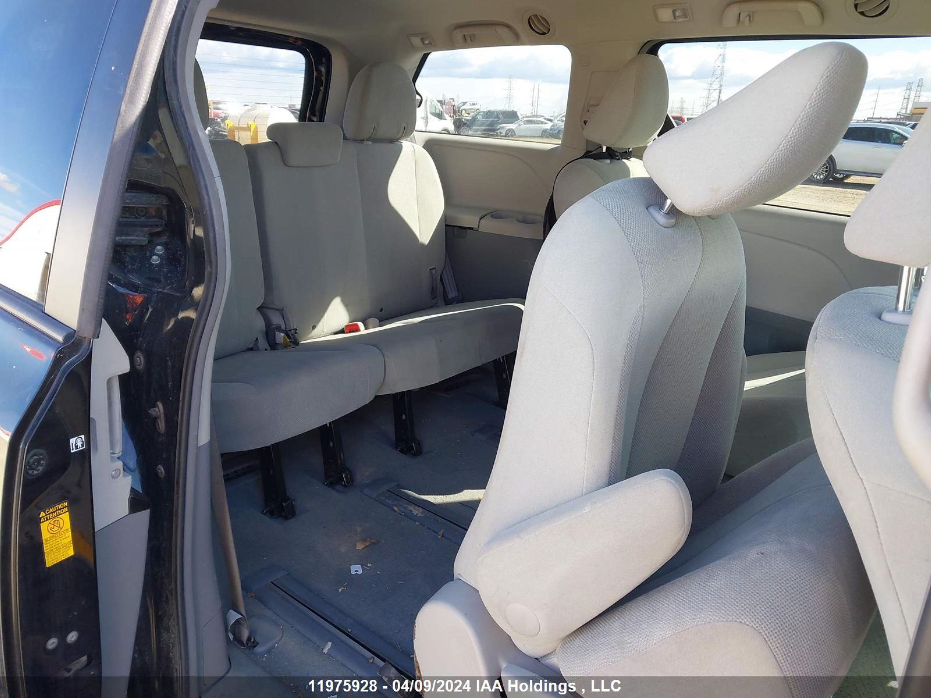 Photo 7 VIN: 5TDZK3DC0ES469276 - TOYOTA SIENNA 