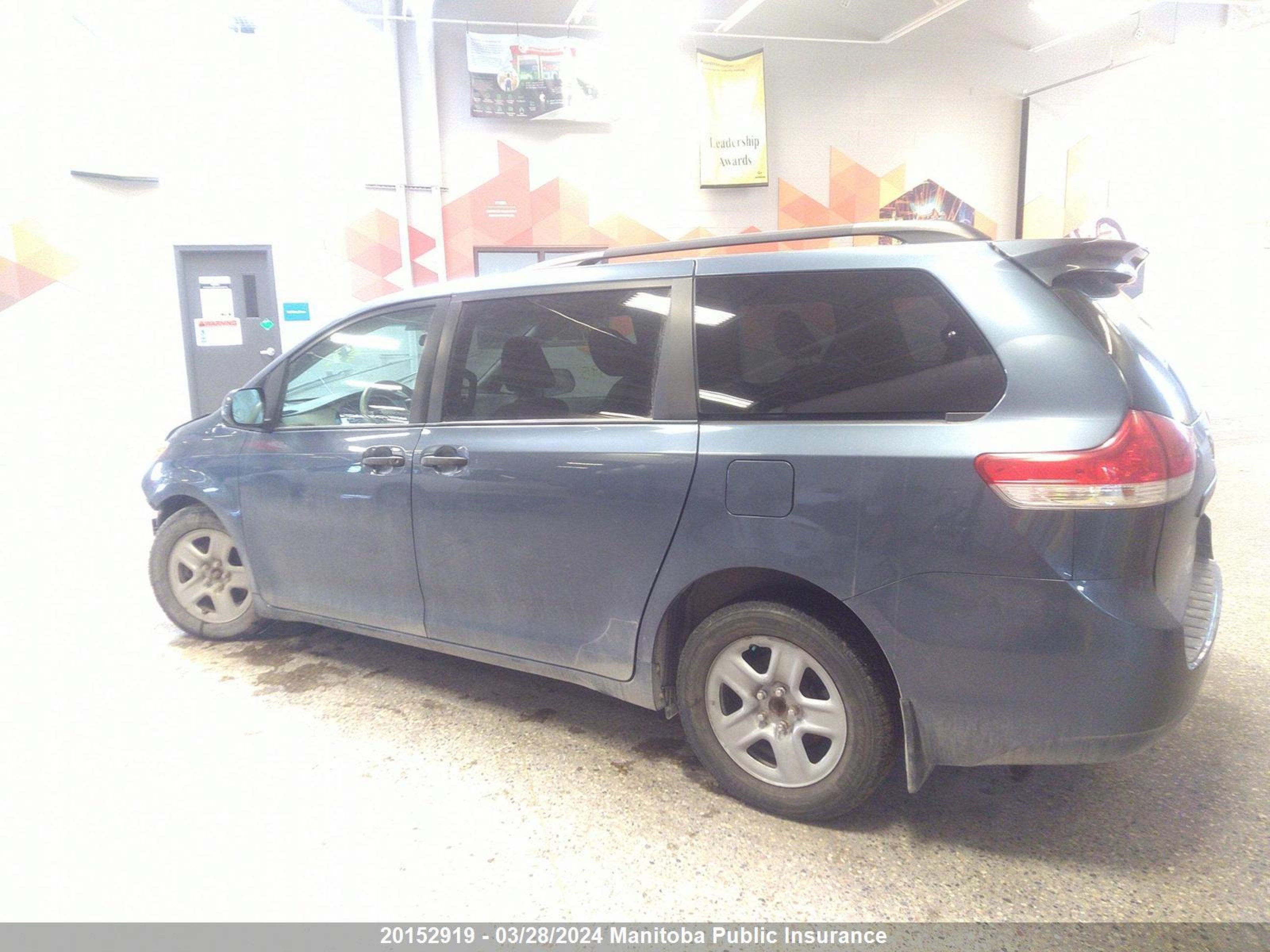 Photo 2 VIN: 5TDZK3DC0ES471495 - TOYOTA NULL 