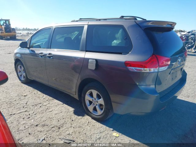 Photo 2 VIN: 5TDZK3DC1CS199097 - TOYOTA SIENNA 