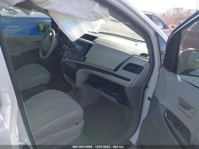 Photo 4 VIN: 5TDZK3DC1DS386583 - TOYOTA SIENNA 