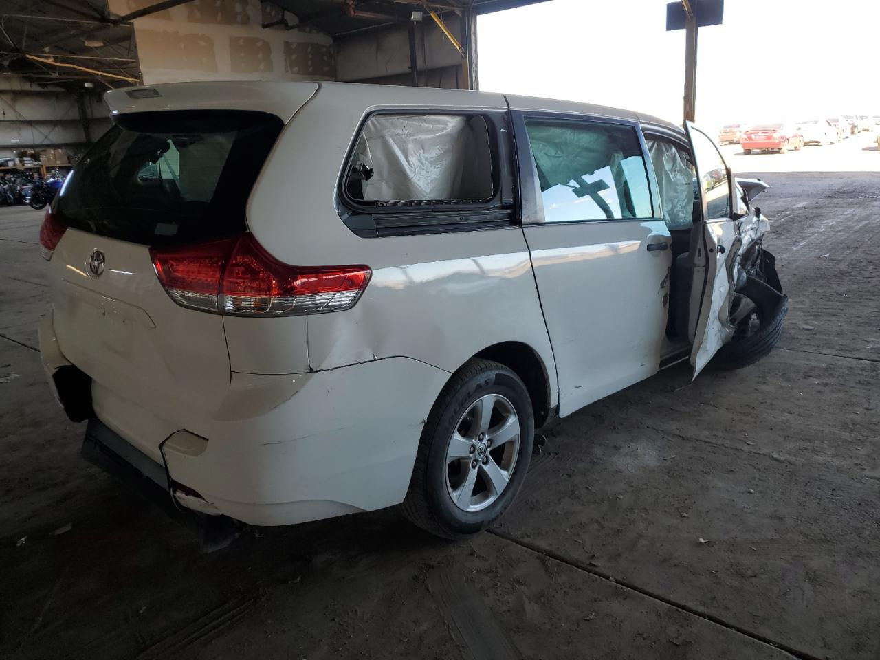 Photo 2 VIN: 5TDZK3DC1ES428025 - TOYOTA SIENNA 