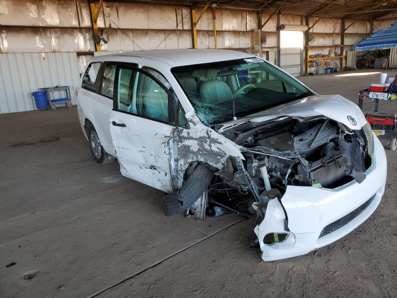 Photo 3 VIN: 5TDZK3DC1ES428025 - TOYOTA SIENNA 