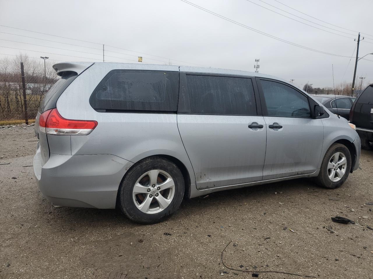 Photo 2 VIN: 5TDZK3DC1ES500325 - TOYOTA SIENNA 