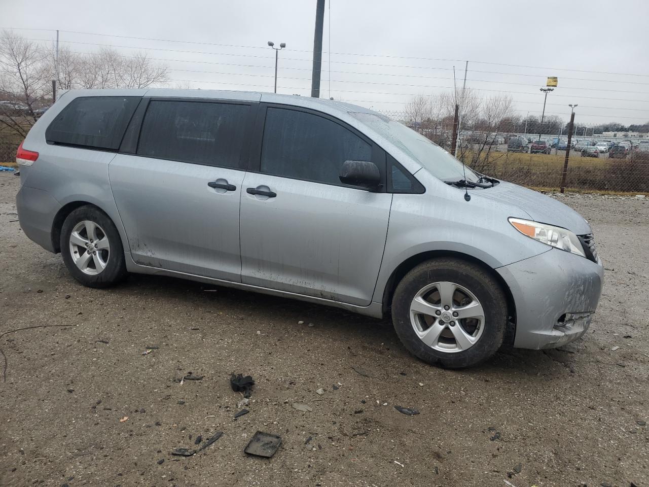 Photo 3 VIN: 5TDZK3DC1ES500325 - TOYOTA SIENNA 