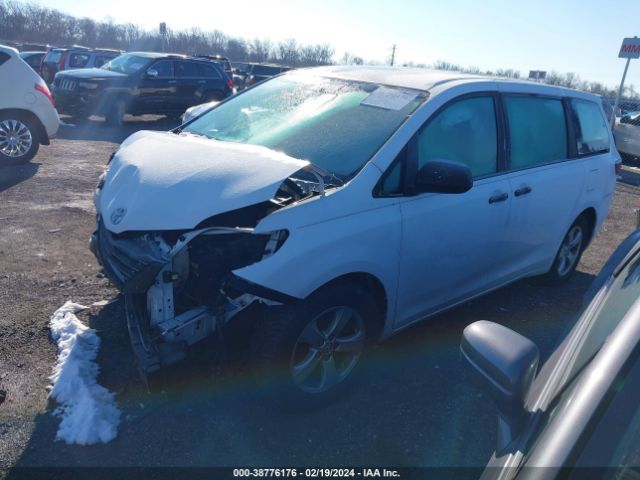 Photo 1 VIN: 5TDZK3DC1FS588603 - TOYOTA SIENNA 