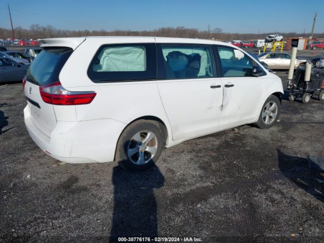 Photo 3 VIN: 5TDZK3DC1FS588603 - TOYOTA SIENNA 