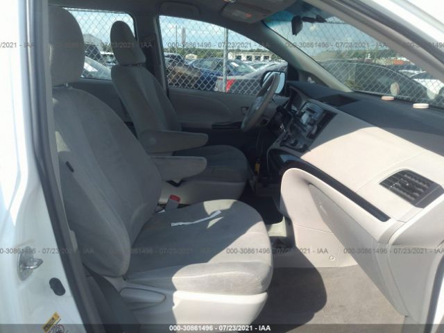 Photo 4 VIN: 5TDZK3DC2BS101225 - TOYOTA SIENNA 