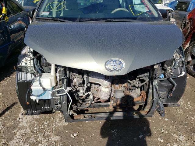 Photo 8 VIN: 5TDZK3DC2BS122947 - TOYOTA SIENNA 