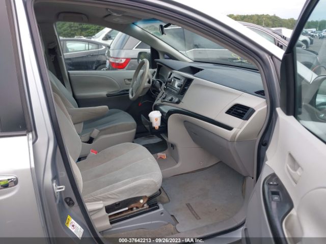 Photo 4 VIN: 5TDZK3DC2BS133205 - TOYOTA SIENNA 