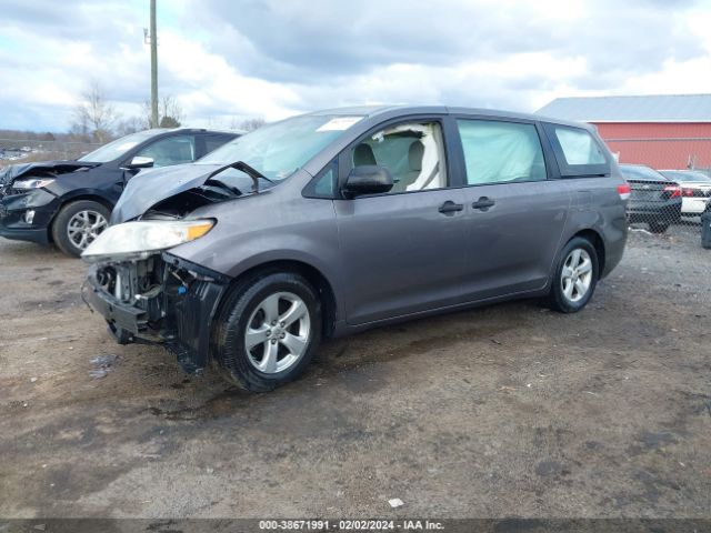 Photo 1 VIN: 5TDZK3DC2BS147945 - TOYOTA SIENNA 