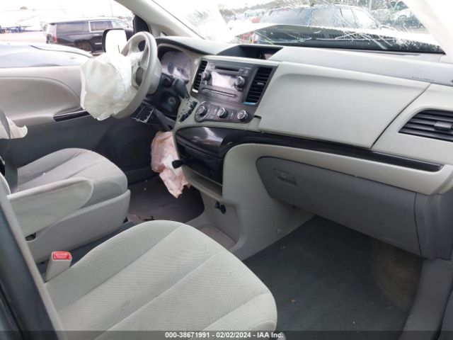 Photo 4 VIN: 5TDZK3DC2BS147945 - TOYOTA SIENNA 