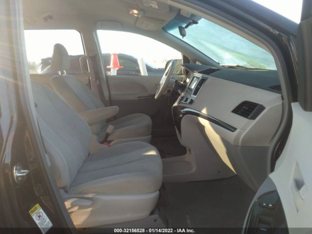 Photo 4 VIN: 5TDZK3DC2CS247772 - TOYOTA SIENNA 