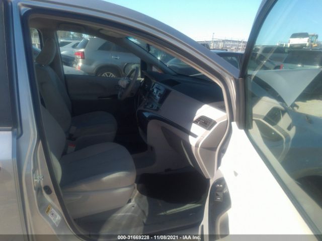 Photo 4 VIN: 5TDZK3DC2CS257833 - TOYOTA SIENNA 