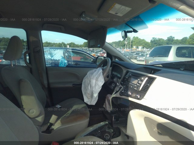 Photo 4 VIN: 5TDZK3DC2CS270517 - TOYOTA SIENNA 