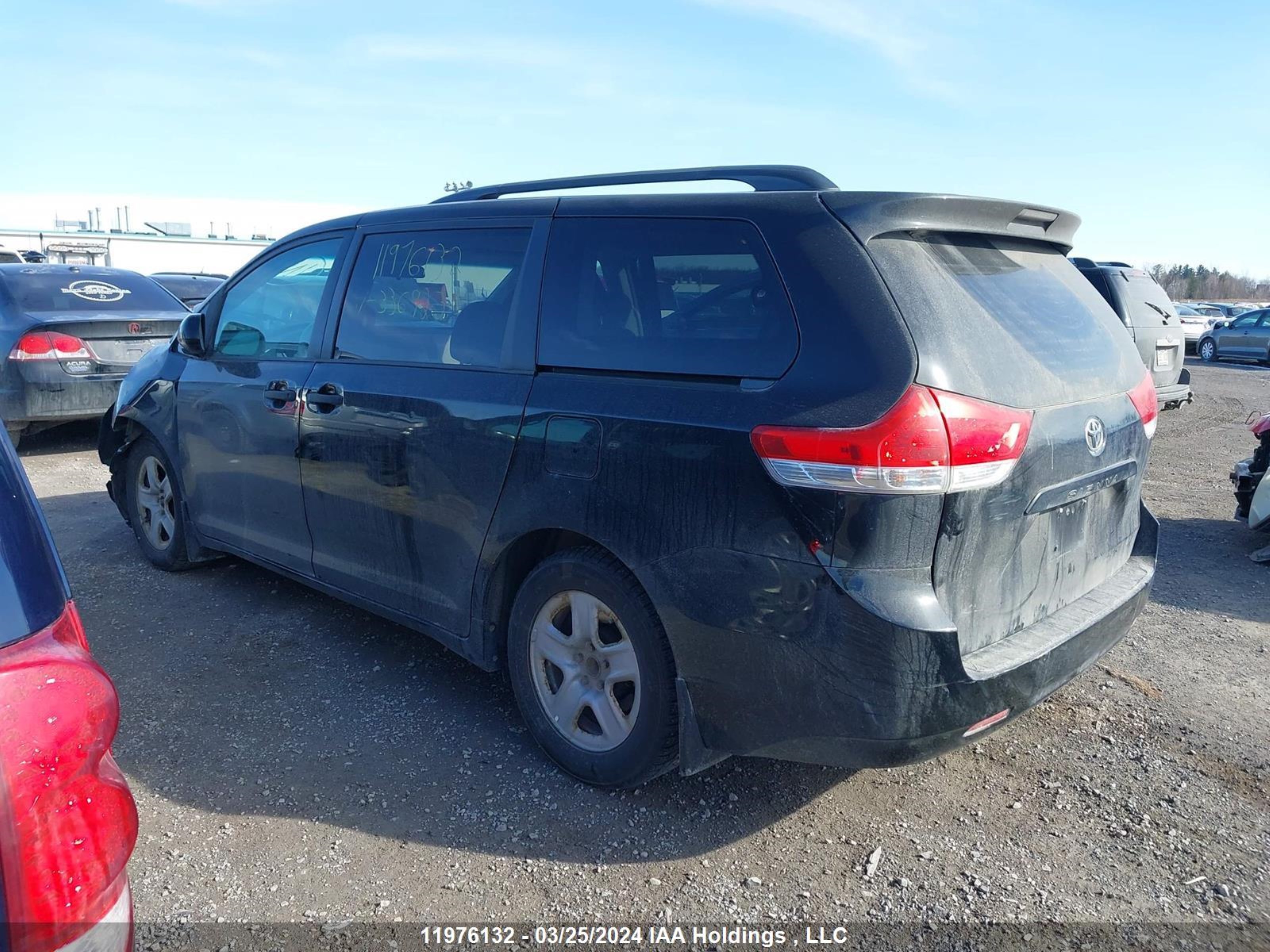 Photo 2 VIN: 5TDZK3DC2DS336923 - TOYOTA SIENNA 