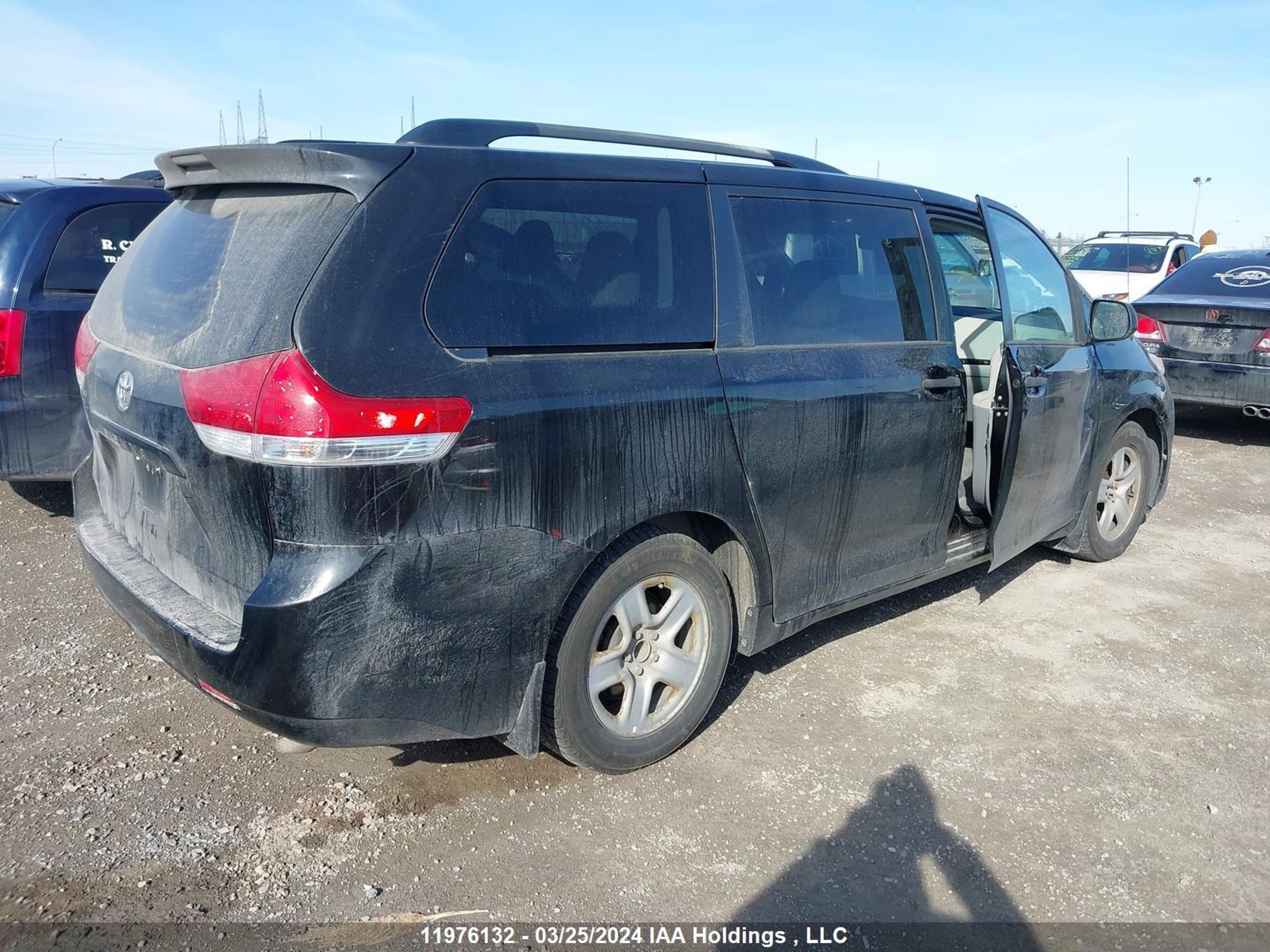 Photo 3 VIN: 5TDZK3DC2DS336923 - TOYOTA SIENNA 