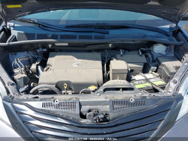 Photo 9 VIN: 5TDZK3DC2DS378928 - TOYOTA SIENNA 