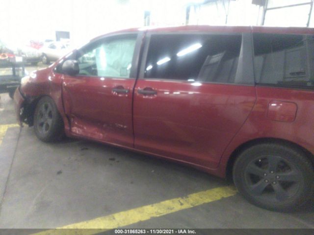 Photo 2 VIN: 5TDZK3DC2DS389640 - TOYOTA SIENNA 