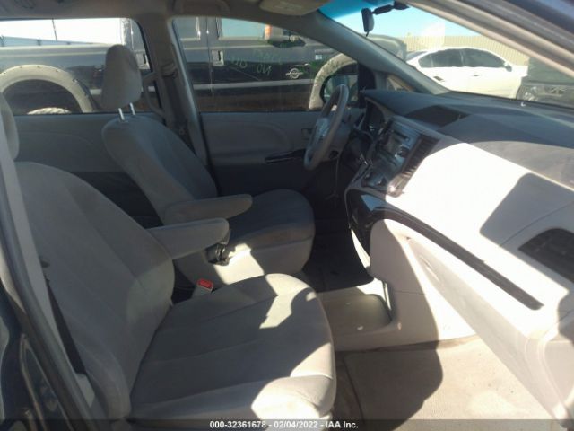 Photo 4 VIN: 5TDZK3DC2ES440765 - TOYOTA SIENNA 