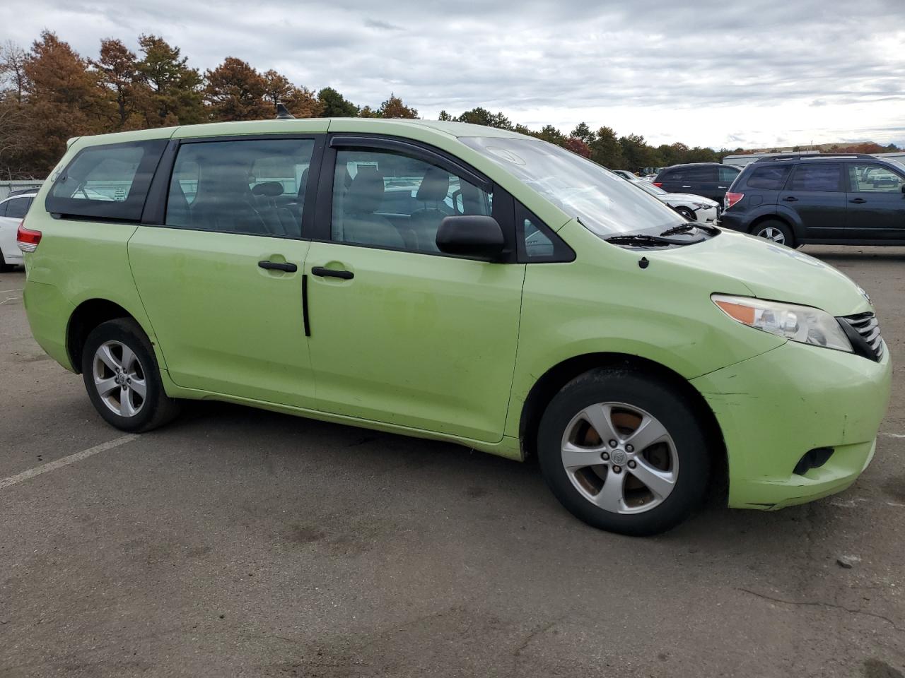 Photo 3 VIN: 5TDZK3DC2ES489304 - TOYOTA SIENNA 