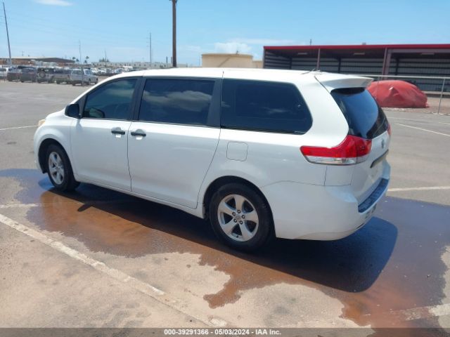 Photo 2 VIN: 5TDZK3DC3BS092891 - TOYOTA SIENNA 